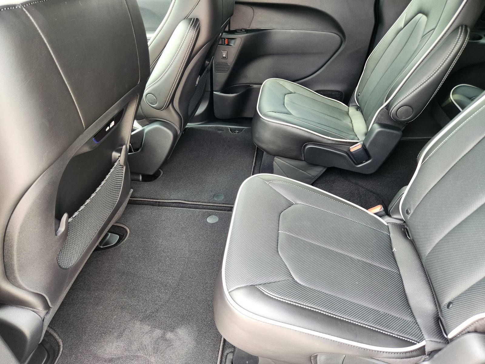 New 2027 Chrysler Pacifica Limited w/ S Appearance Package FWD image 23