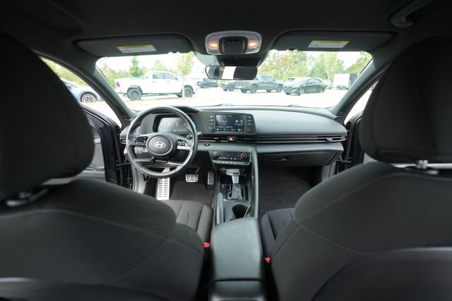 Used 2025 Hyundai Elantra Sport FWD image 25