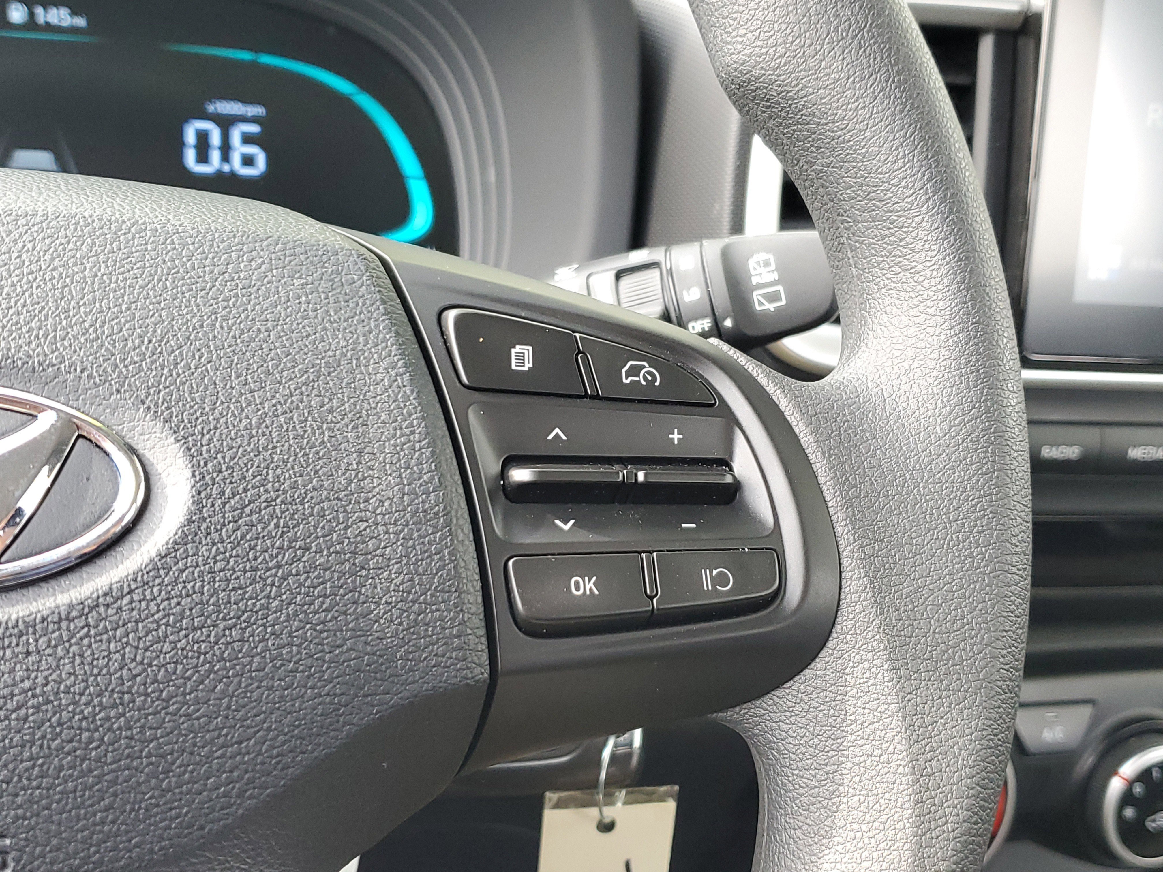 Used 2025 Hyundai Venue SE FWD image 21