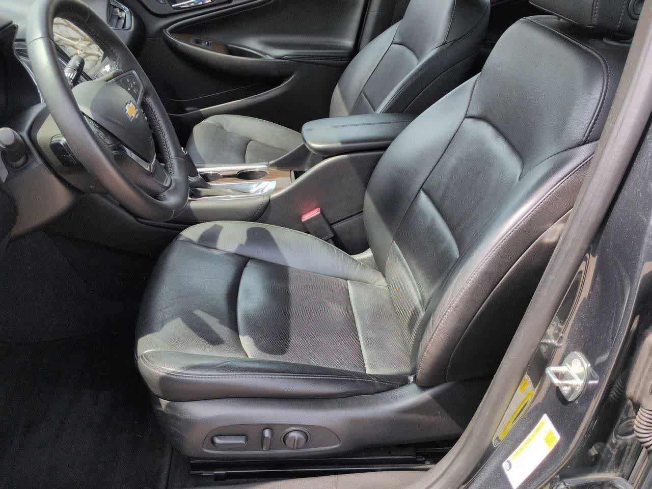 Used 2017 Chevrolet Malibu Premier FWD image 16