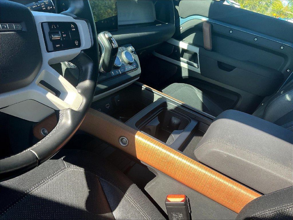 Used 2023 Land Rover Defender 110 X-Dynamic SE AWD/4WD image 18