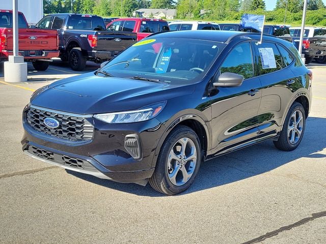Used 2023 Ford Escape ST-Line w/ Tech Pack #1 AWD/4WD image 2