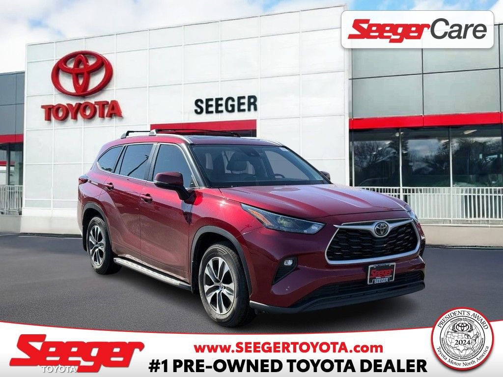 Certified 2023 Toyota Highlander XLE image 1