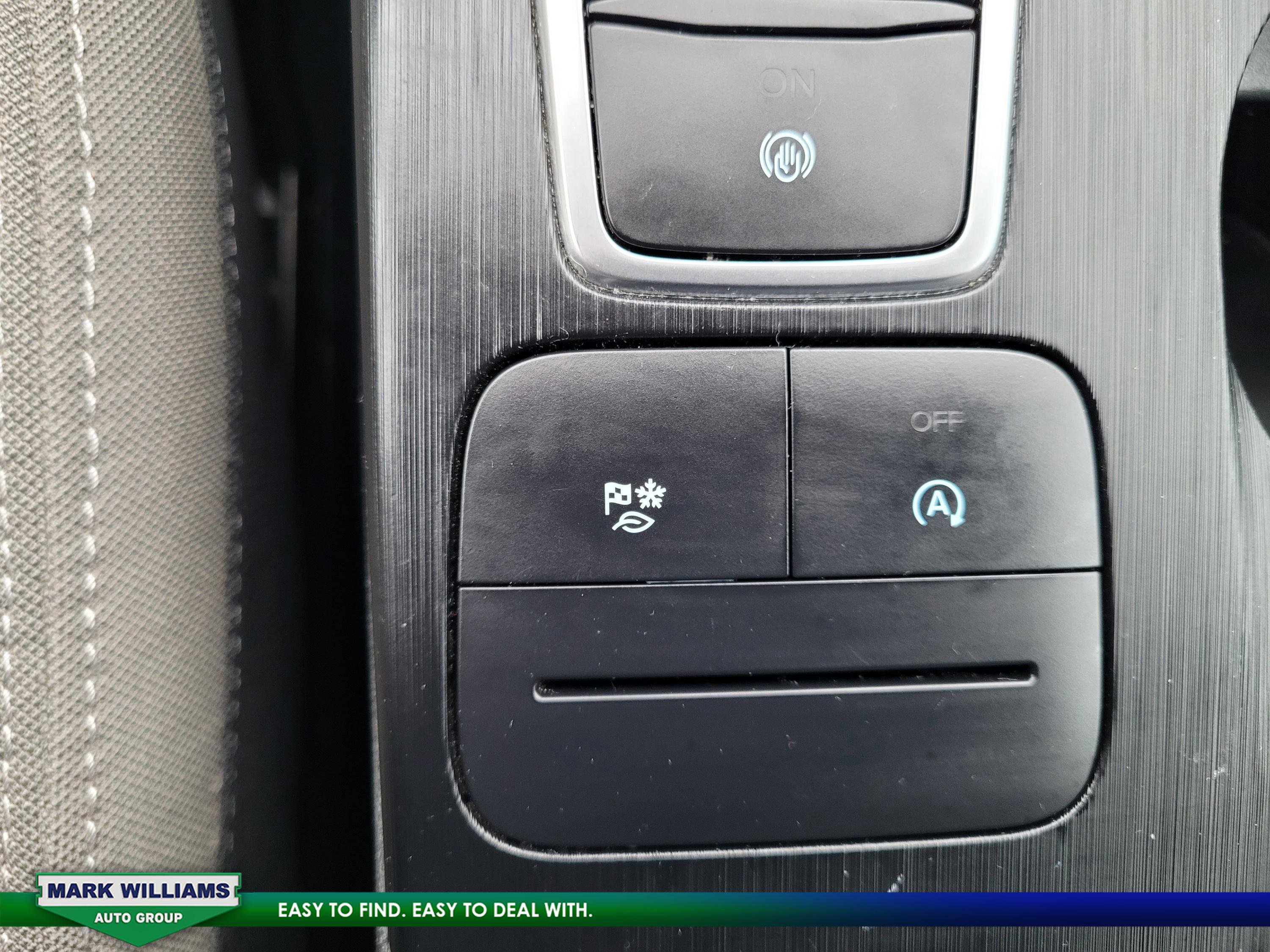 Certified 2020 Ford Escape SE image 28