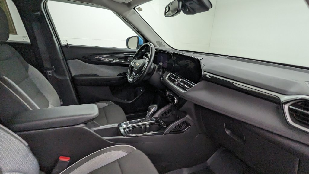 Used 2025 Chevrolet TrailBlazer LT w/ Convenience Package AWD/4WD image 37