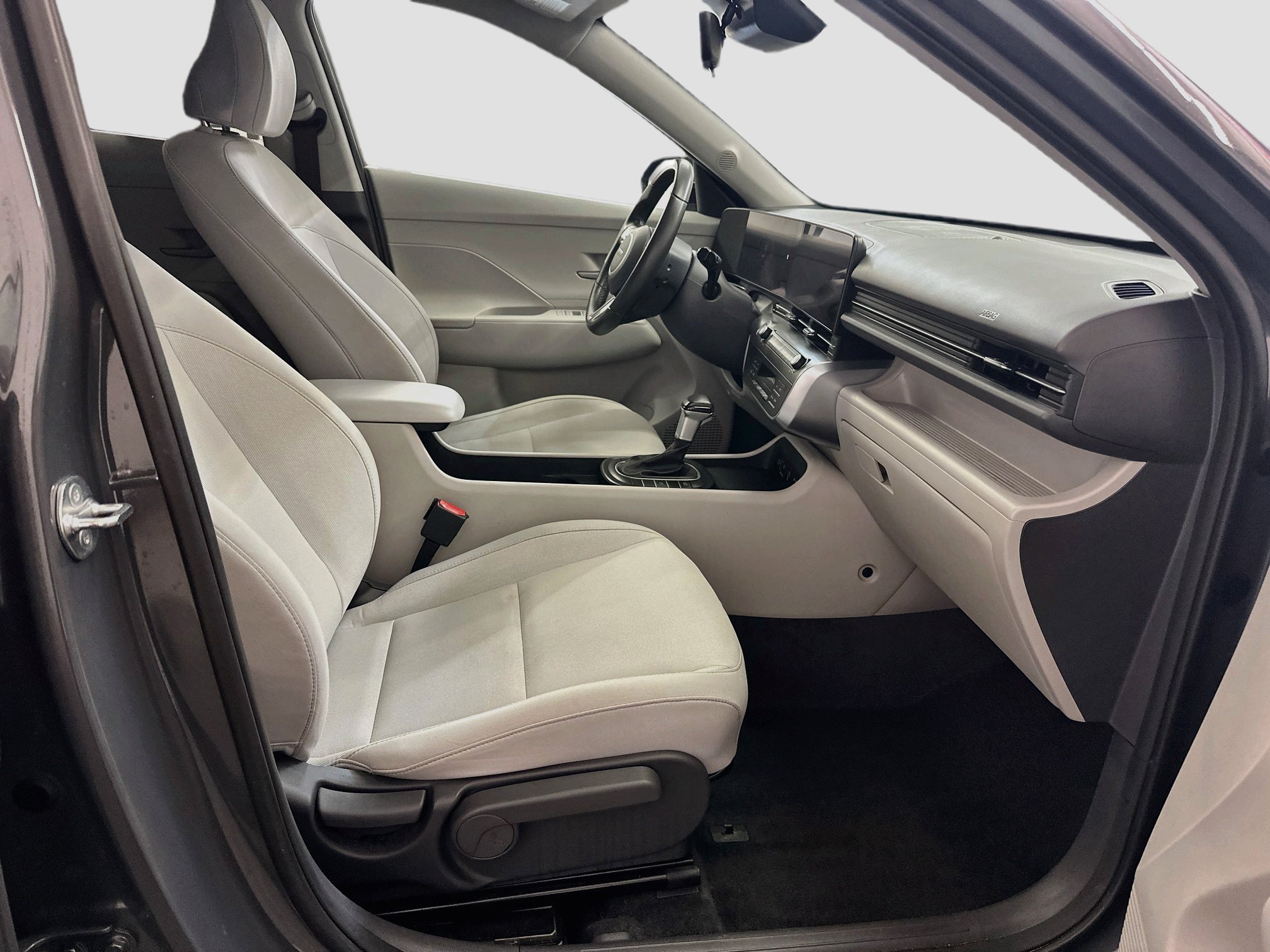 Used 2025 Hyundai Kona SEL AWD/4WD image 32
