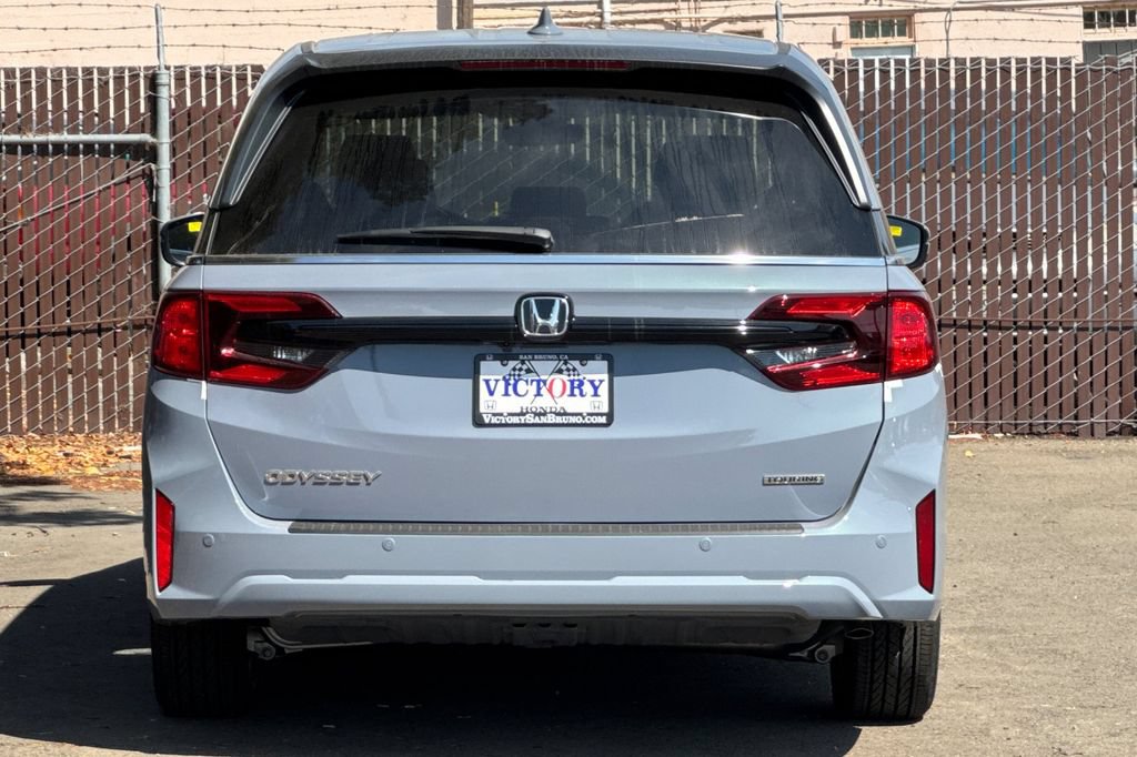 New 2026 Honda Odyssey Touring image 5