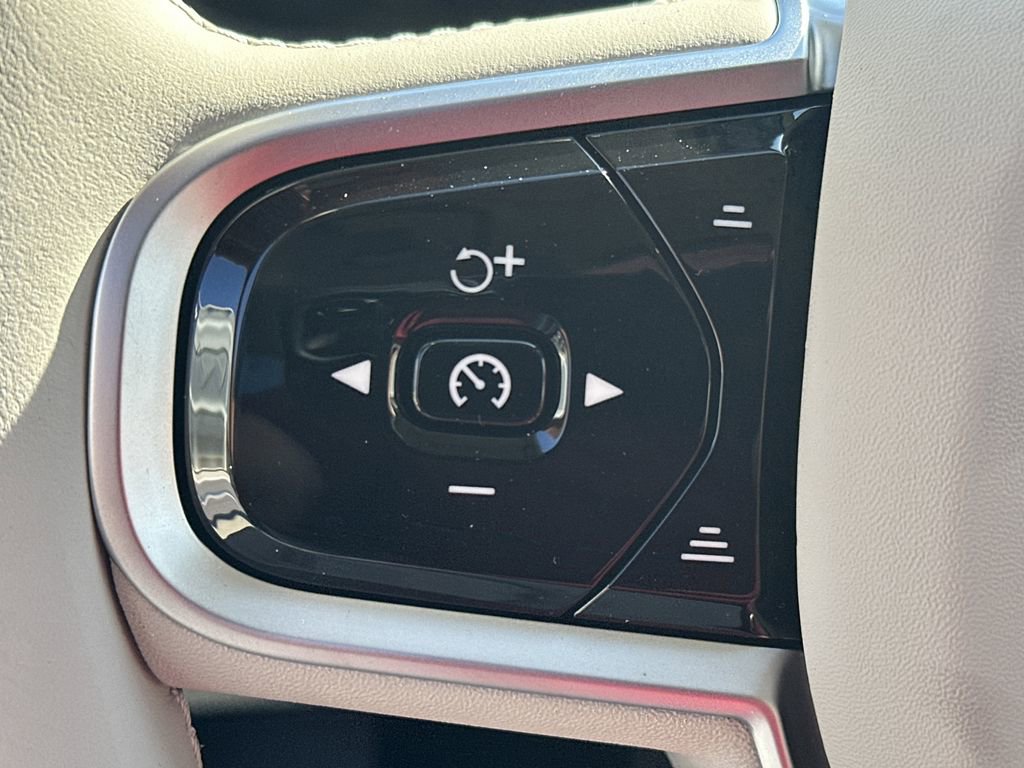 New 2026 Volvo XC90 B6 Ultra w/ Protection Package image 18