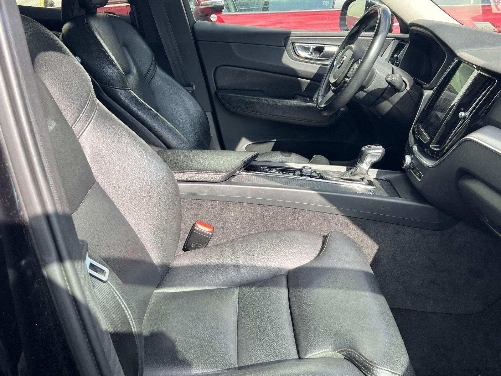 Used 2019 Volvo XC60 T5 Momentum w/ Premium Package AWD/4WD image 24