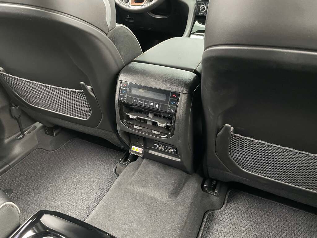 New 2025 Jeep Grand Cherokee L Summit w/ Luxury Tech Group V image 23