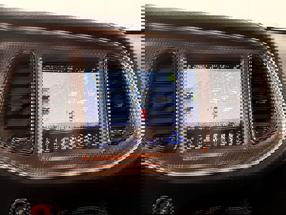 Used 2015 Dodge Challenger SRT Hellcat image 29