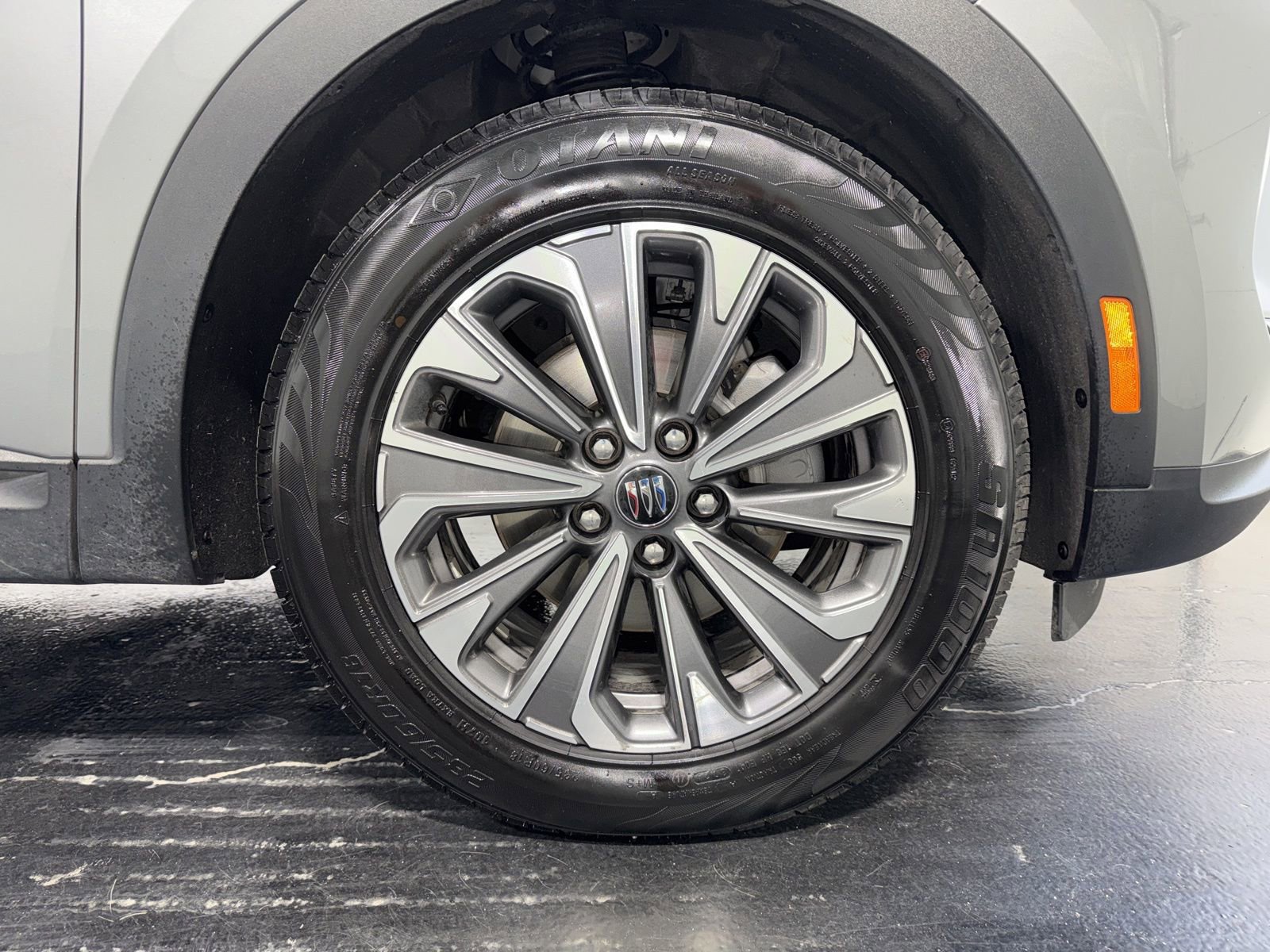 Used 2024 Buick Envision Preferred AWD/4WD image 9