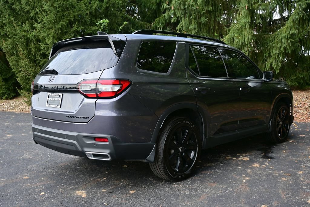 Certified 2025 Honda Pilot Black Edition image 6