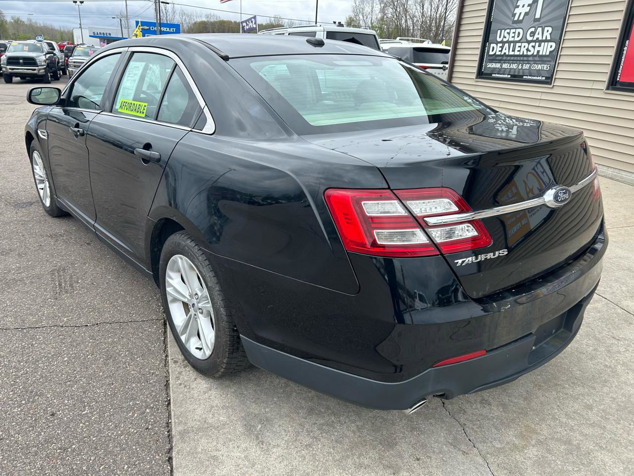 Used 2017 Ford Taurus SE FWD image 7