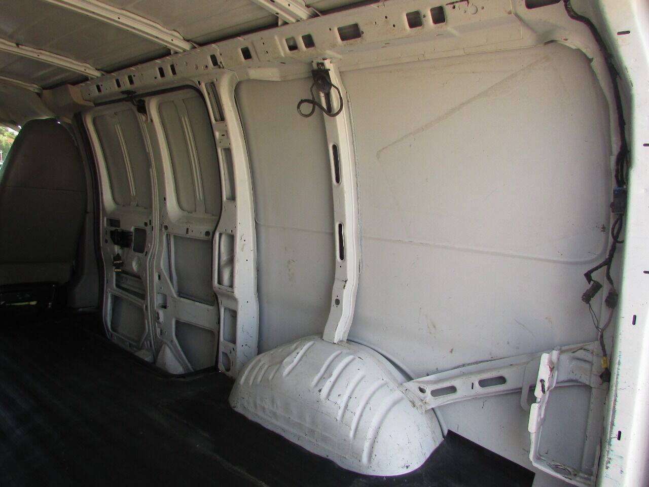 Used 2012 Chevrolet Express 1500 RWD image 16