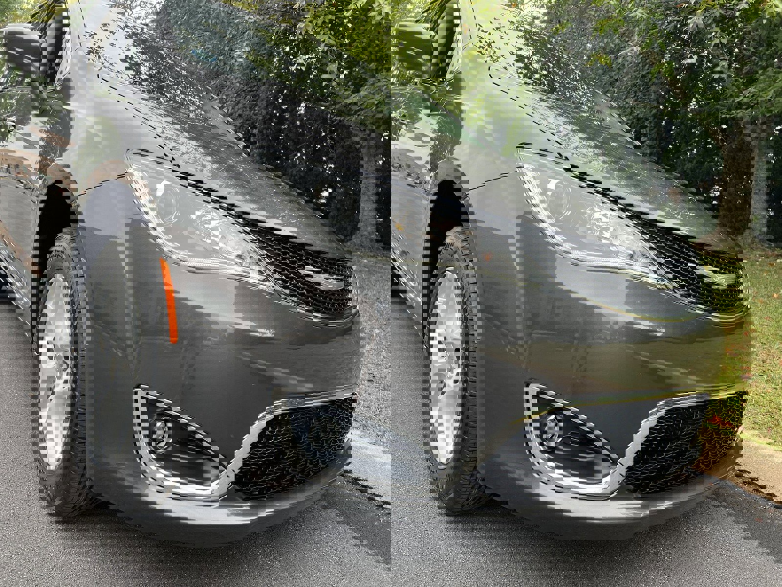 Used 2017 Chrysler Pacifica Touring-L w/ Tire & Wheel Group image 59