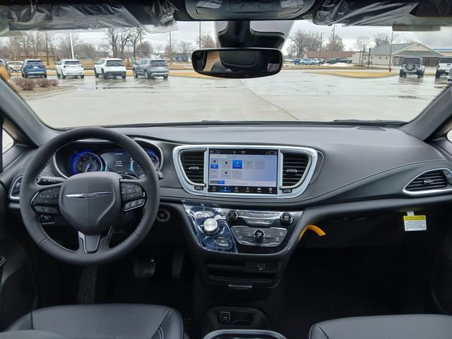 Used 2026 Chrysler Pacifica Select FWD image 27