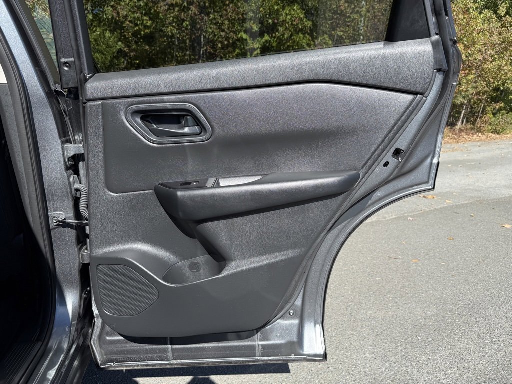 Used 2024 Nissan Rogue S image 42