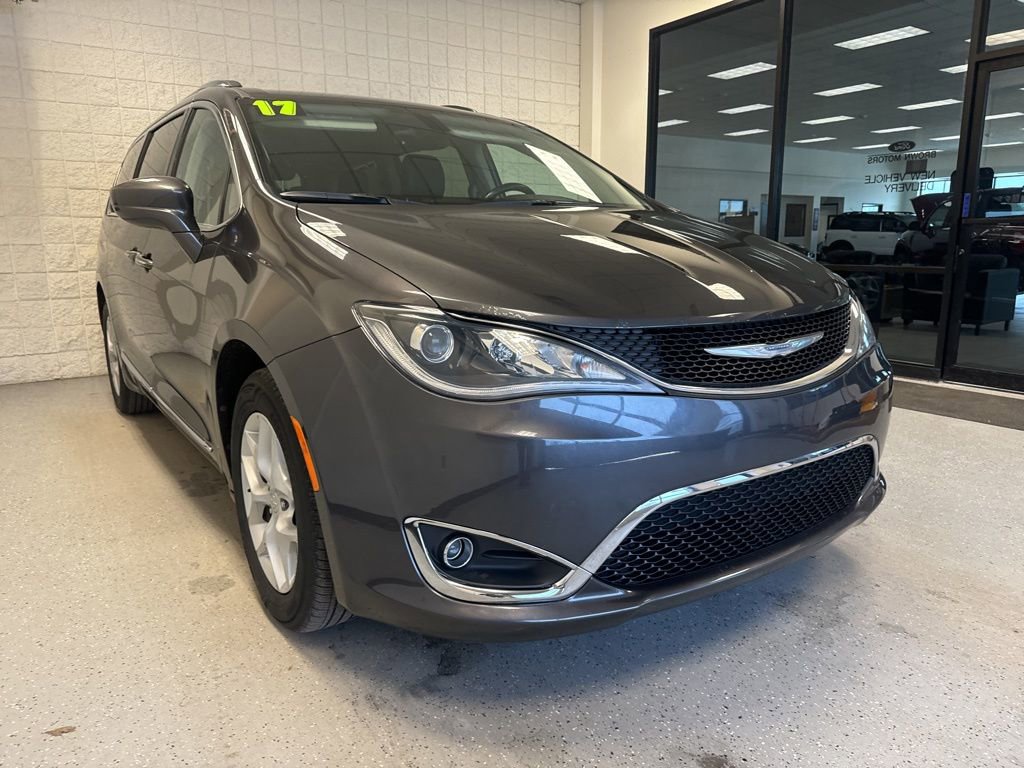 Used 2017 Chrysler Pacifica Touring-L Plus FWD image 38