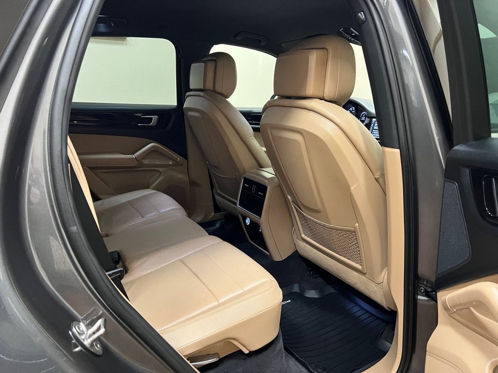 Used 2020 Porsche Cayenne AWD/4WD image 24