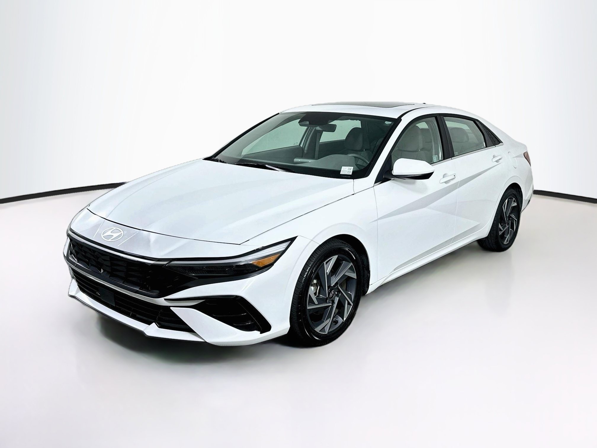 Used 2025 Hyundai Elantra SEL FWD image 3