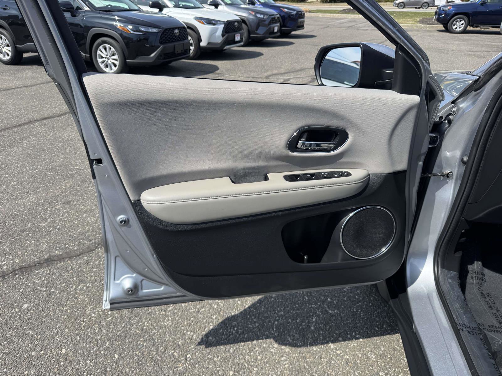 Used 2018 Honda HR-V EX image 16