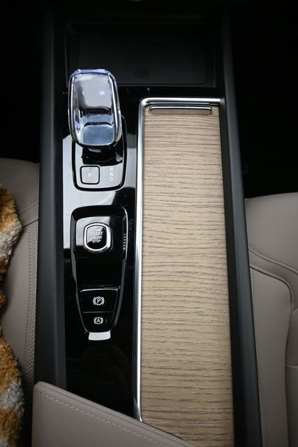New 2026 Volvo XC60 B5 Plus w/ Protection Package Premier image 10