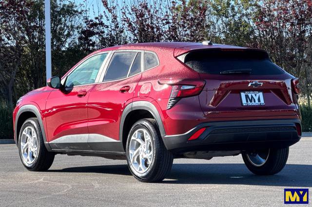 Used 2024 Chevrolet Trax LS w/ LS Convenience Package image 6