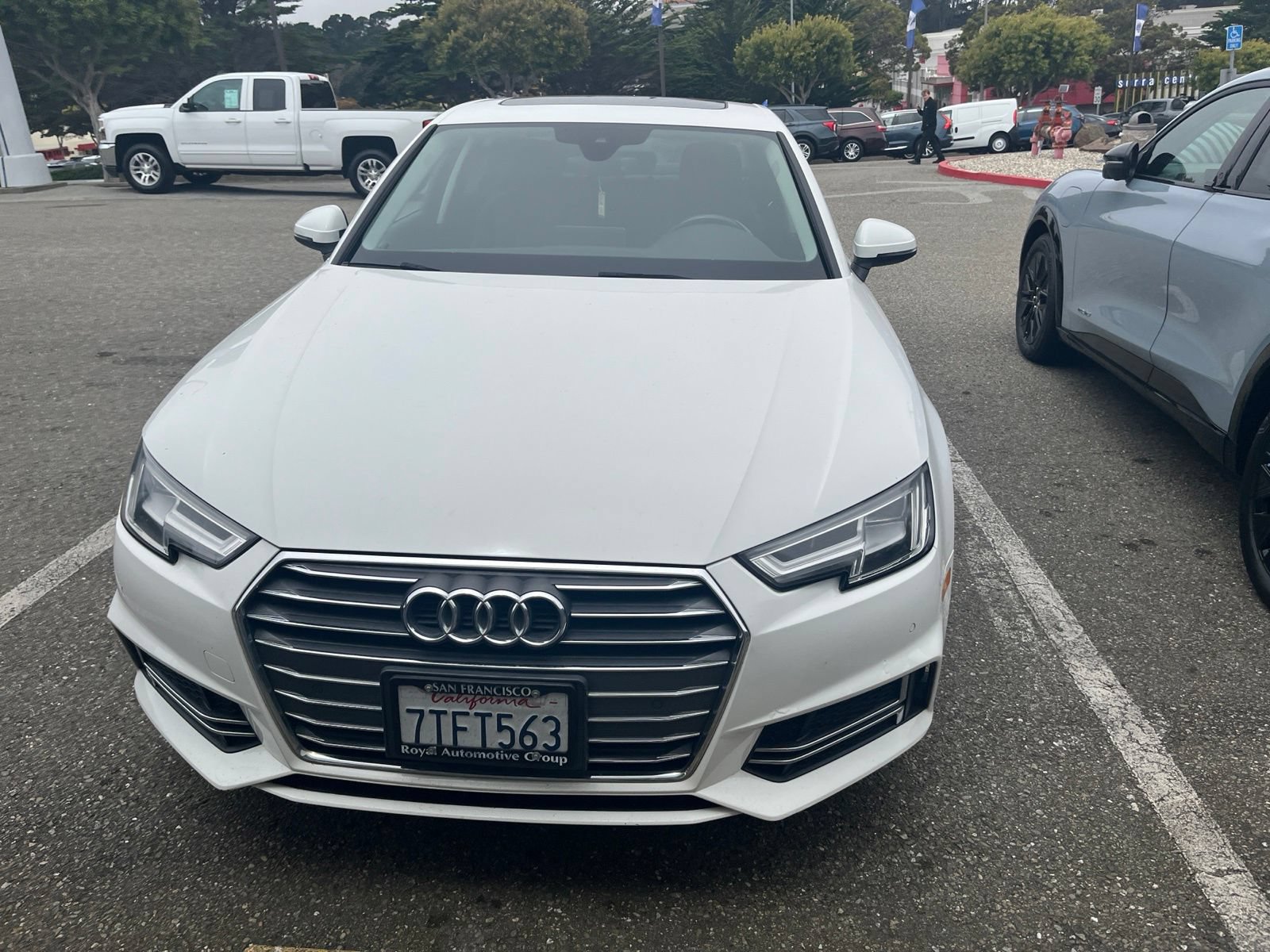 Used 2017 Audi A4 2.0T Premium Plus w/ Premium Plus Package FWD image 2