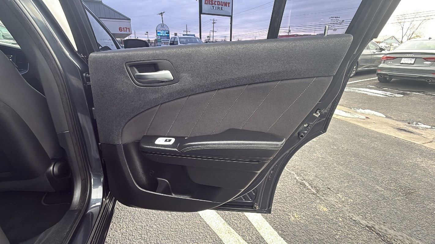 Used 2019 Dodge Charger SXT w/ Blacktop Package image 15