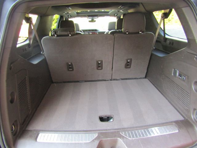 Used 2022 GMC Yukon XL Denali w/ Denali Premium Package image 15