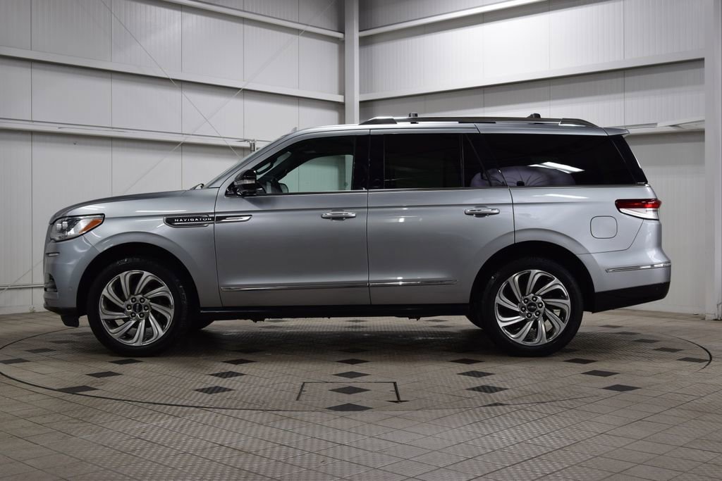 Used 2022 Lincoln Navigator Reserve AWD/4WD image 4