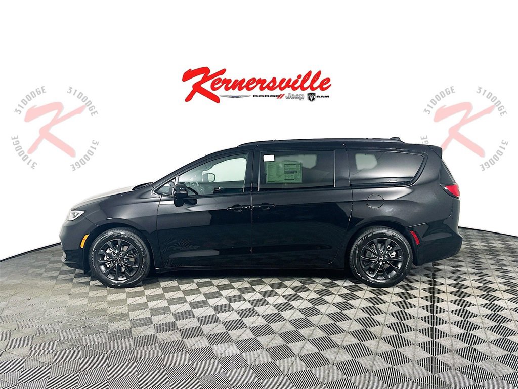 New 2025 Chrysler Pacifica Select w/ Uconnect Theater Family Group image 4