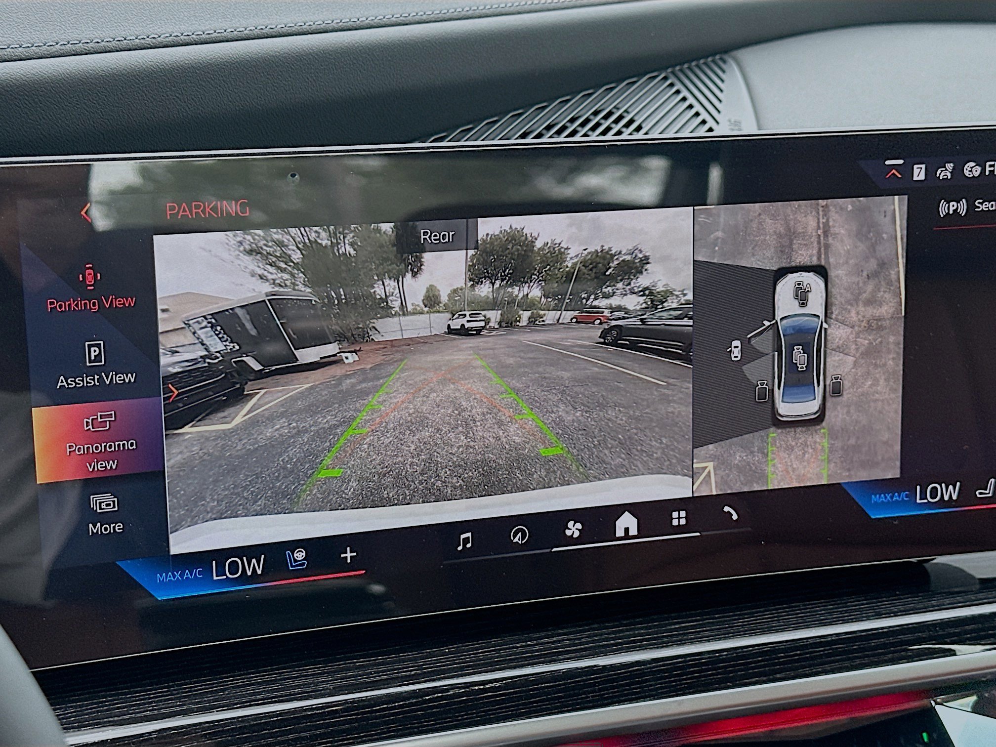 New 2026 BMW 750e xDrive image 12