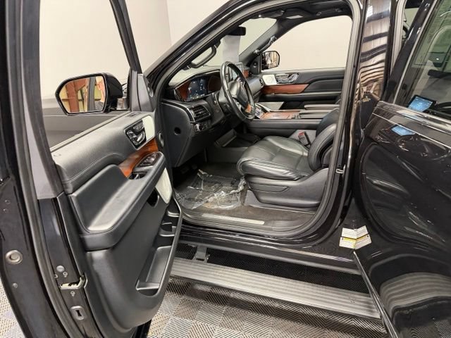 Used 2019 Lincoln Navigator Reserve AWD/4WD image 14