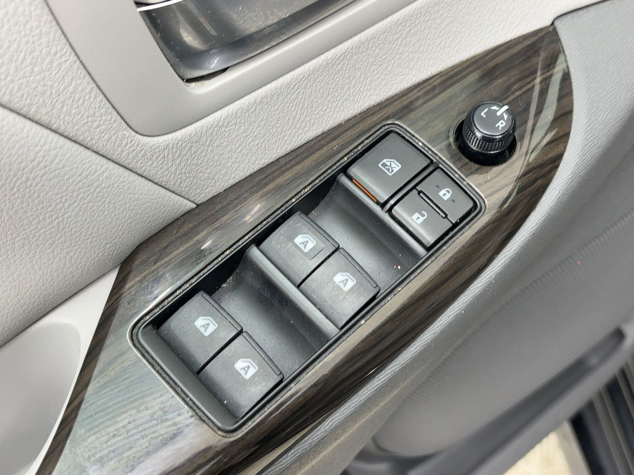 Used 2019 Toyota Sienna XLE image 11