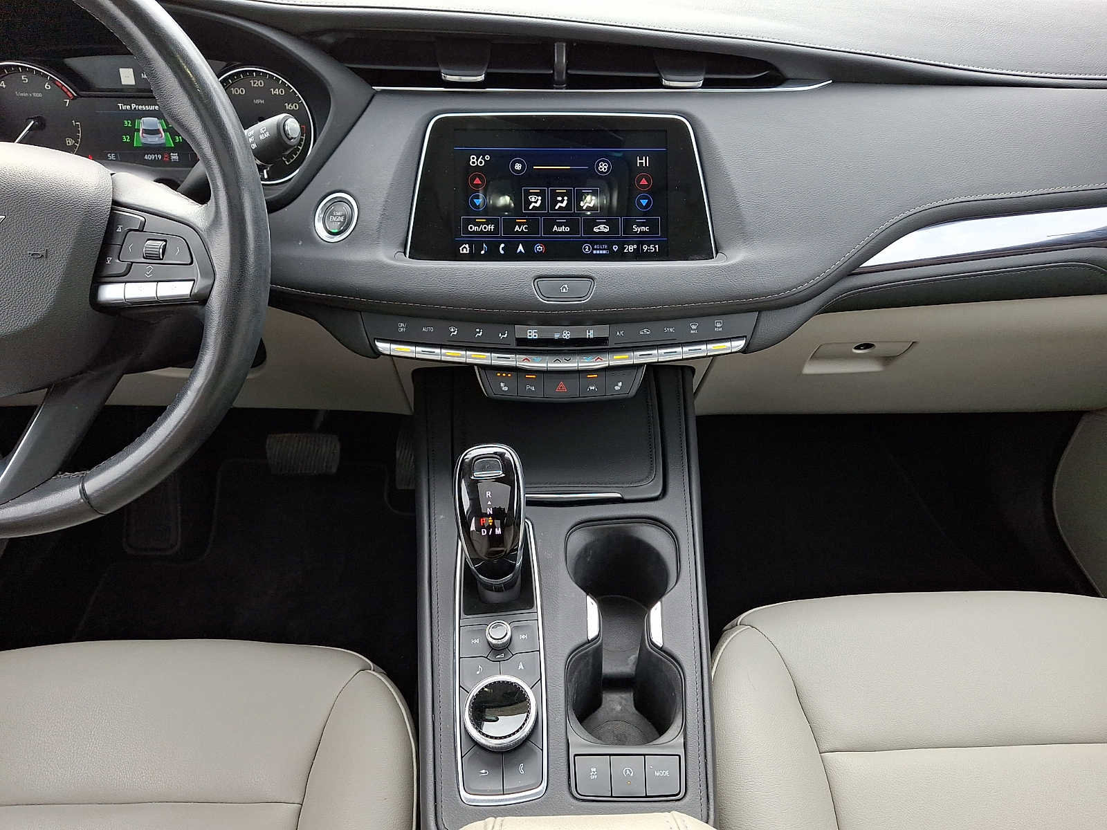 Certified 2023 Cadillac XT4 Luxury w/ Cold Weather Package image 19