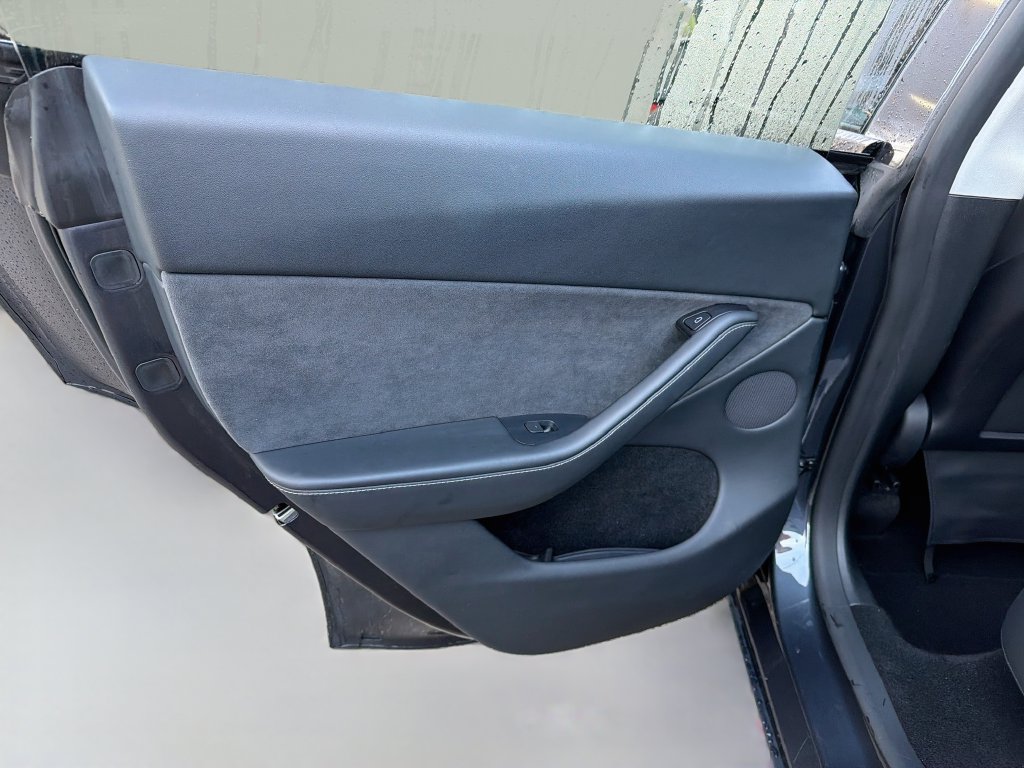 Used 2024 Tesla Model Y Long Range AWD/4WD image 27
