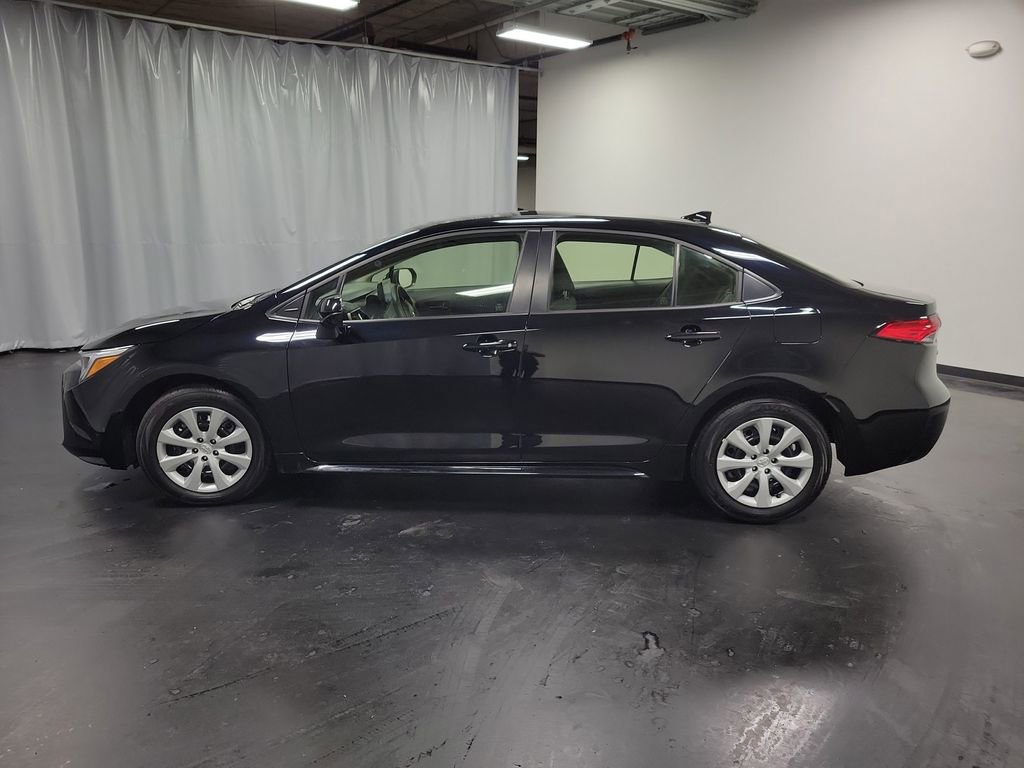 Used 2024 Toyota Corolla LE image 5