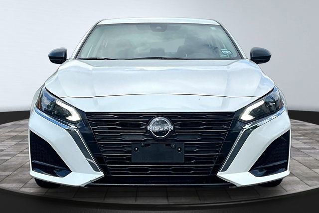 Used 2025 Nissan Altima 2.5 SV image 2