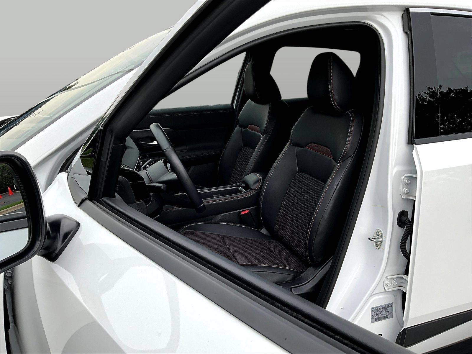 Certified 2025 Nissan Kicks SR AWD/4WD image 24