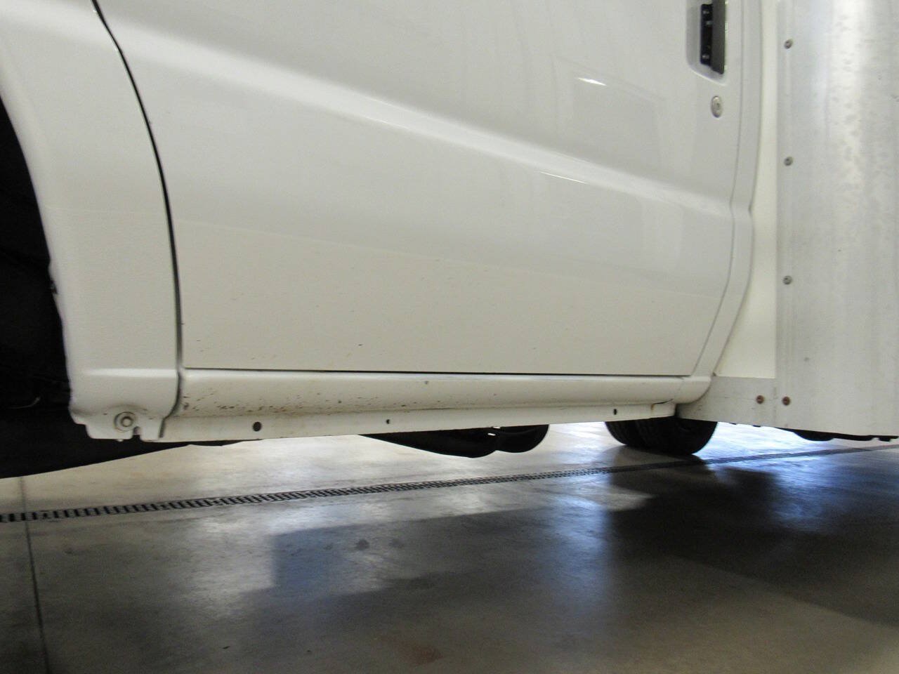 Used 2019 Ford E-450 and Econoline 450 Super Duty w/ Power Windows & Locks Group RWD image 32
