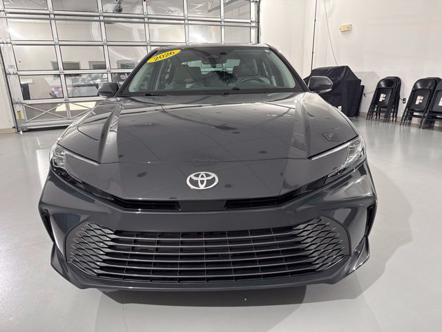 Used 2026 Toyota Camry XLE AWD/4WD image 2