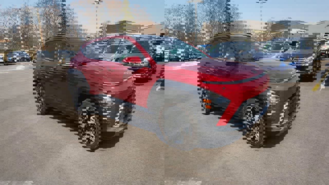 Used 2025 Hyundai Kona Limited image 2