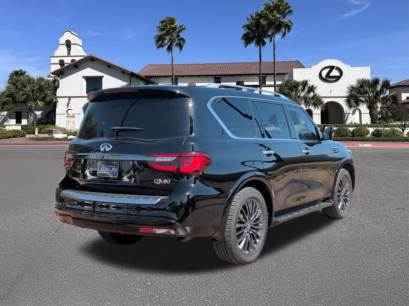 Used 2023 INFINITI QX80 Premium Select w/ Cargo Package RWD image 2