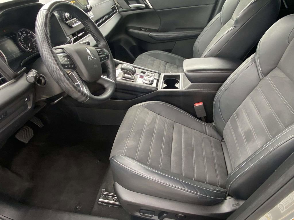 Used 2023 Mitsubishi Outlander SE image 17