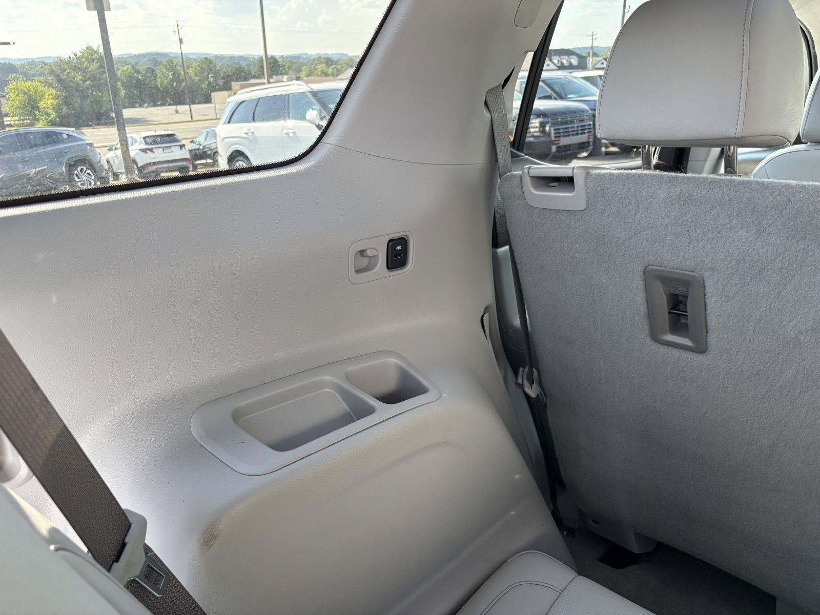 Used 2021 GMC Acadia SLT w/ Premium Package FWD image 12