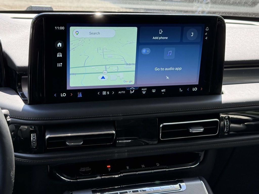 Used 2025 Lincoln Aviator AWD image 16