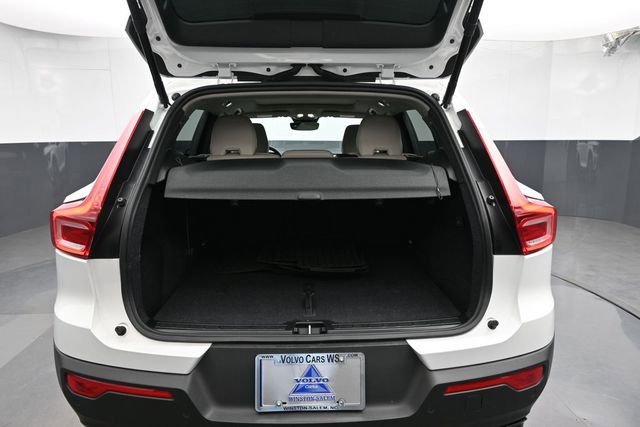 Used 2024 Volvo XC40 B5 Plus AWD/4WD image 28