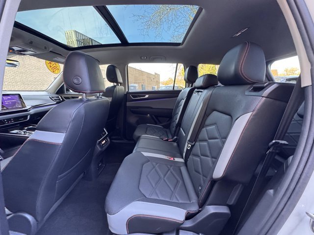 Used 2024 Volkswagen Atlas Peak Edition SE image 10